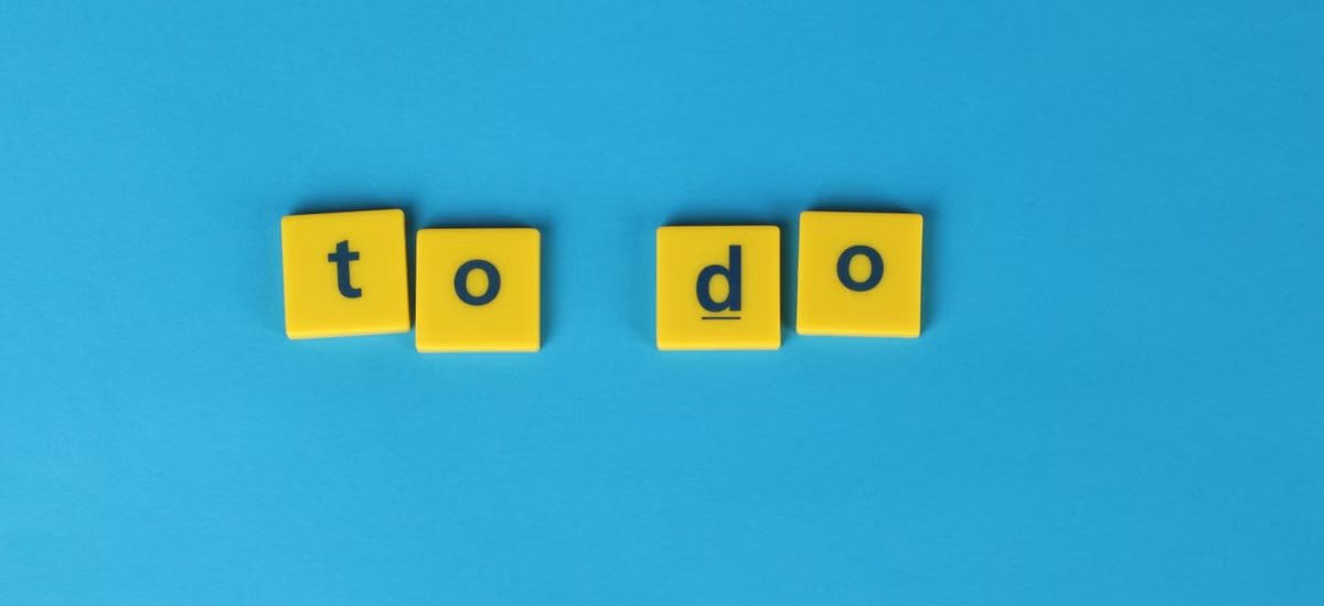 Yellow letter tiles spelling 'to do' against a vibrant blue background for organizational themes.